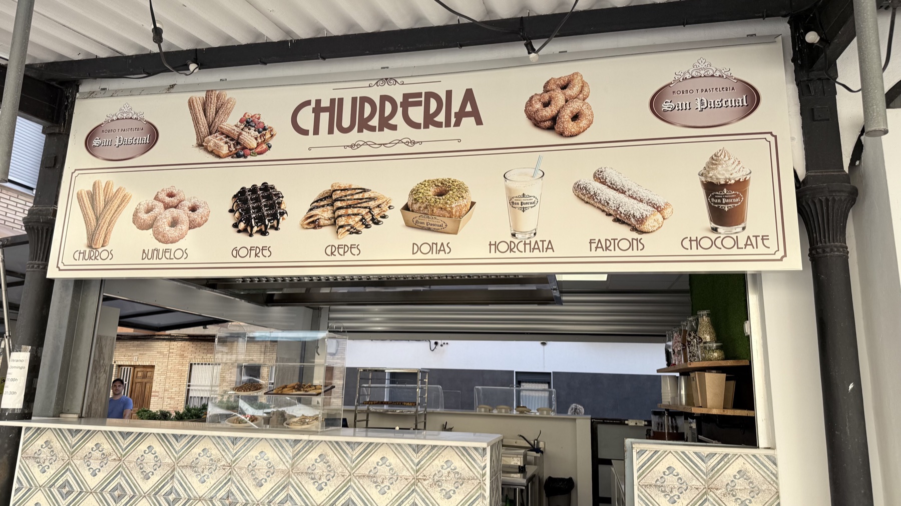 Rótulo superior de churrería impreso sobre panel de Dibond
