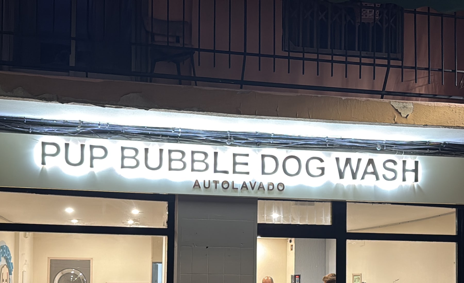 Rótulo corpóreo de Pup Bubble Dog Wash