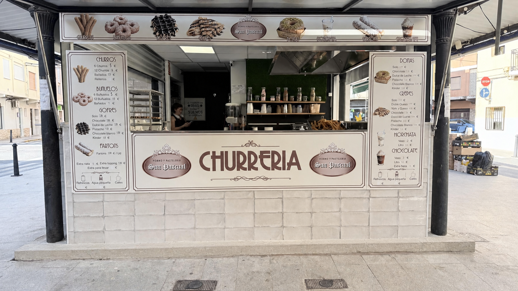 Rotulación completa para una churrería fabricada por KOVO Estudio